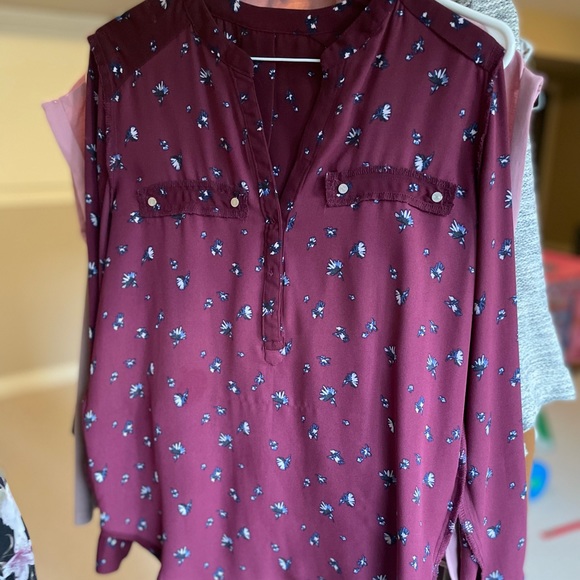 Bundle of cute shirts to go out or to the office - Picture 3 of 5